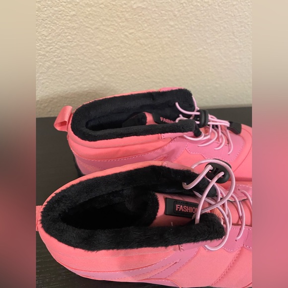 Barefoot snow shoes.  Size 10.5/11 - Picture 9 of 9